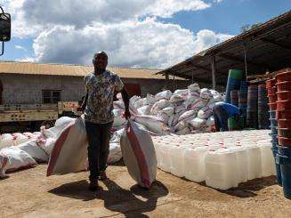 MSF worker distributes relief items to newly displaced people in Cabo Delgado, Mozambique
