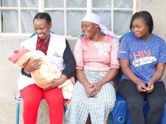 Marvellous Nzenza with her mother Jacqueline and MSF social worker Relative Chitungo